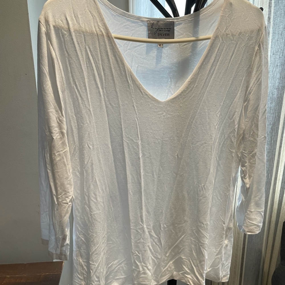 lynn ritchie silver v-neck in white xl